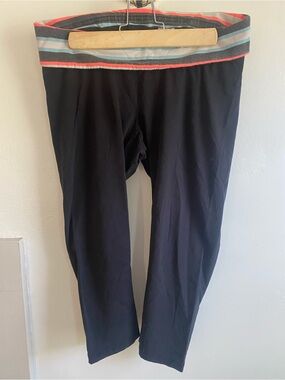 Motherhood Maternity Crop Leggings